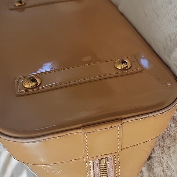 Louis Vuitton Vernis ALMA Tote - Picture 12 of 13